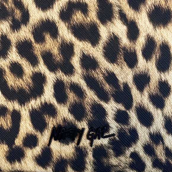 Nasty Gal Leopard Print Crossbody Bag Clutch - Picture 4 of 6